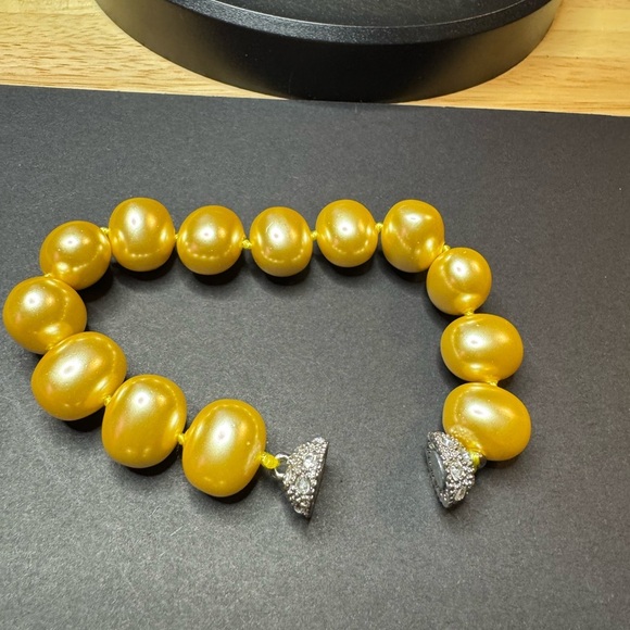 Golden Shell Pearl and Australian Crystal Bracelet and Earring Set - Picture 6 of 6